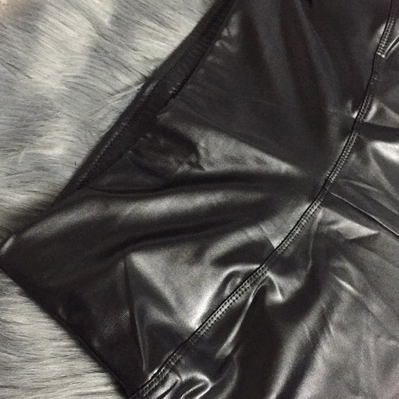 🆕Just in🎉Black Faux leather leggings✅ - Picture 7 of 7